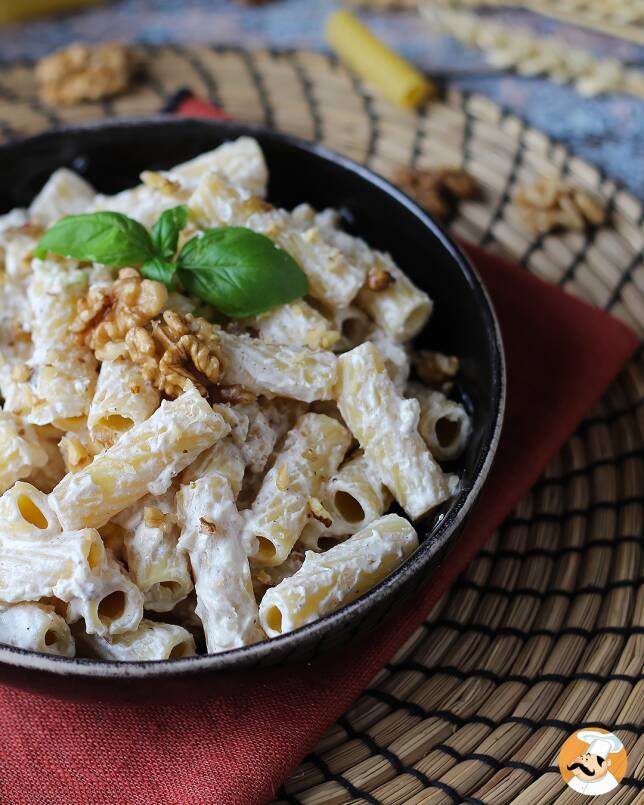 8. Tortiglioni med ricotta og valnødder