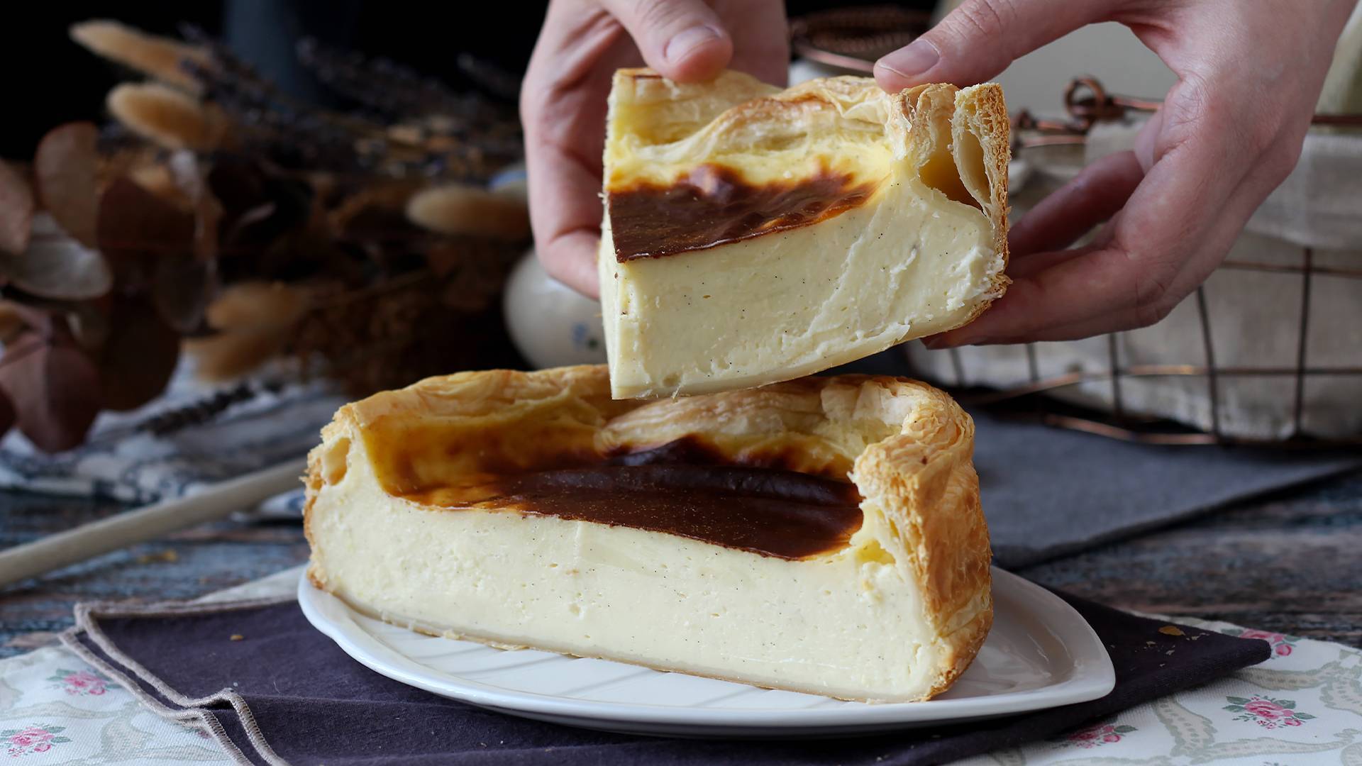 Lær at tilberede den autentiske flan parisien derhjemme, den franske dessert, der tager storbyerne med storm.