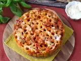 Opskrift Ovnbagt rigatoni-timballo med pølse, bechamelsauce og mozzarella