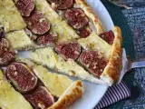 Opskrift Tynd tærte med figner, brie og valnødder