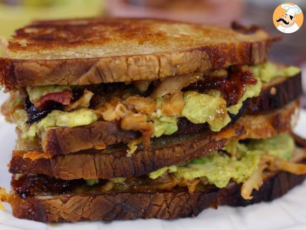 Amerikansk sandwich med grillet ost: kylling, avocado, bacon - foto 3