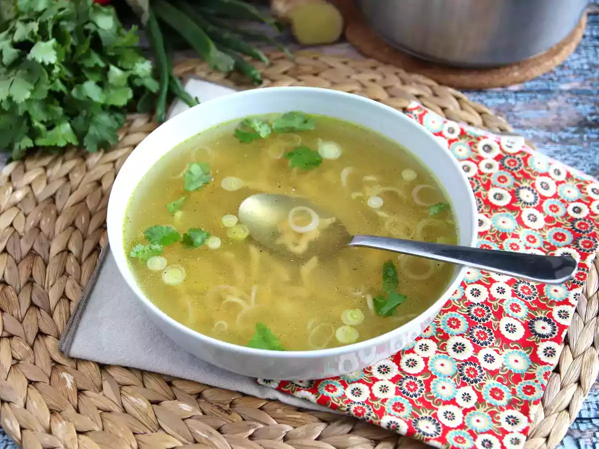 Asiatisk kyllingesuppe, ultra-fragrant og trøstende