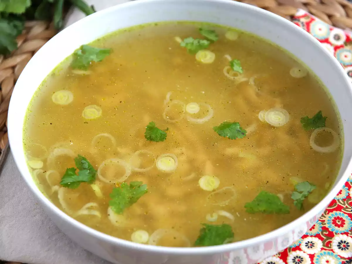 Asiatisk kyllingesuppe, ultra-fragrant og trøstende - foto 2