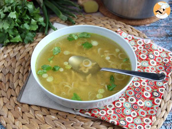 Asiatisk kyllingesuppe, ultra-fragrant og trøstende