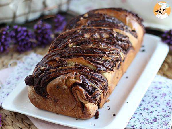 Babka-brioche med chokolade og hasselnødder