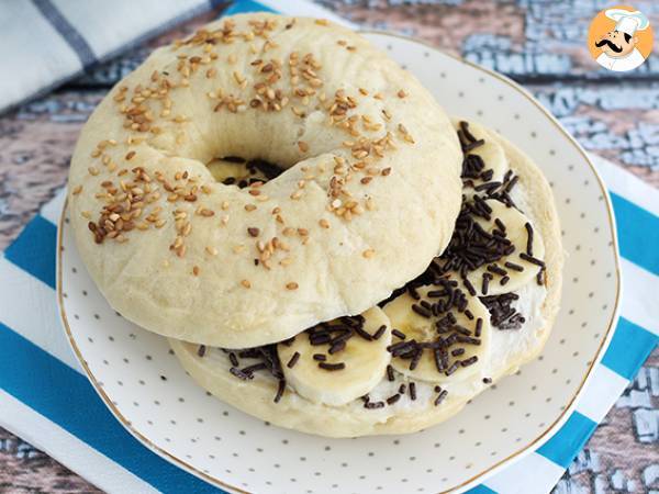 Bagel med chokolade og banan