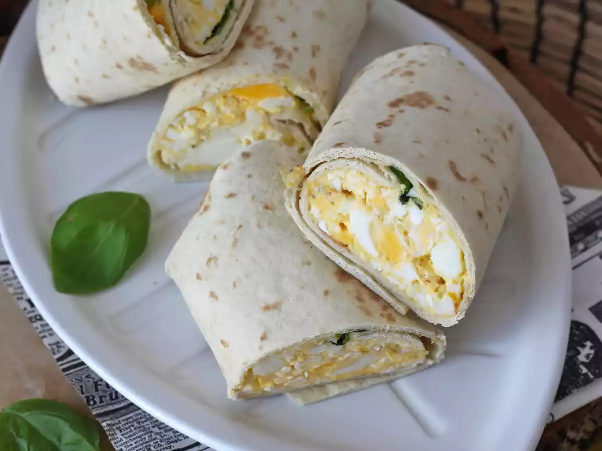 Blød og superproteinfyldt wrap med æg og feta - foto 2