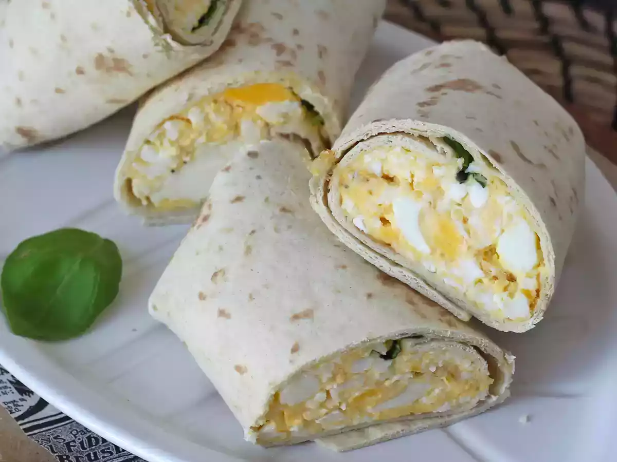 Blød og superproteinfyldt wrap med æg og feta - foto 4