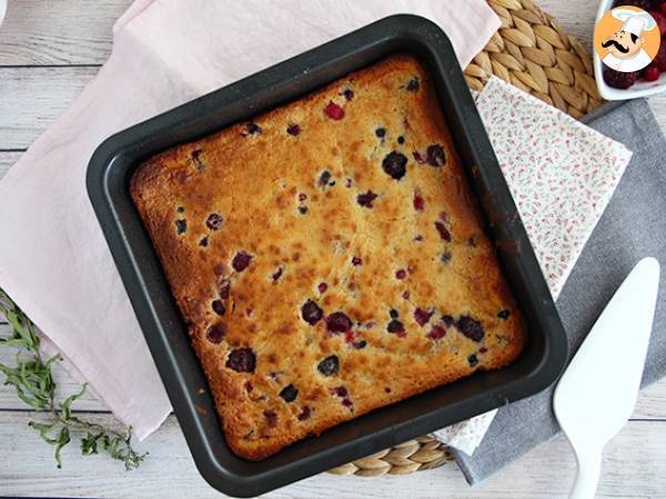 Brownie med hvid chokolade og rød frugt (Blondie)