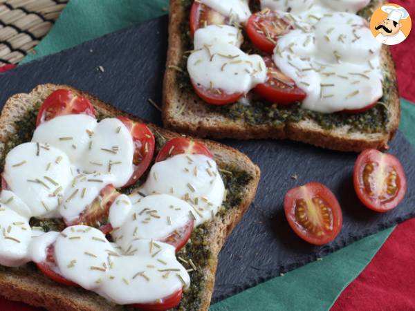 Bruschetta med pesto, cherrytomater og mozzarellaost - foto 2