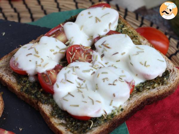 Bruschetta med pesto, cherrytomater og mozzarellaost - foto 4