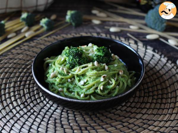 Cremet pasta med broccoli og mandler: en lettilberedt og velsmagende ret