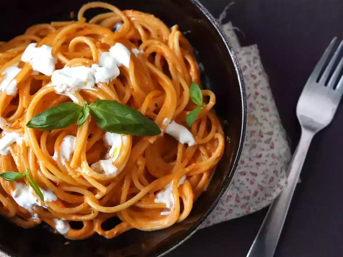 Cremet pasta med burrata og cherrytomater - foto 2