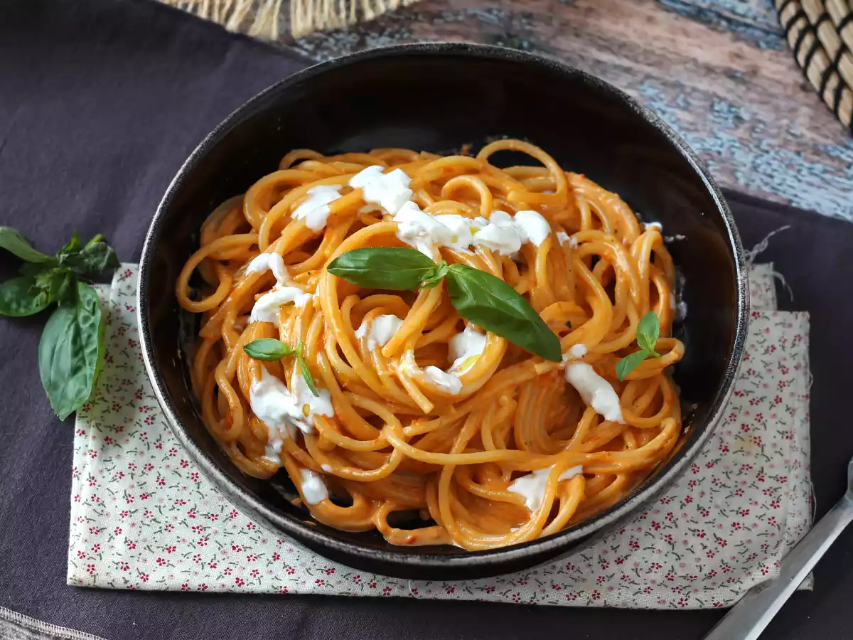 Cremet pasta med burrata og cherrytomater - foto 4