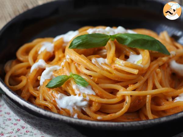 Cremet pasta med burrata og cherrytomater