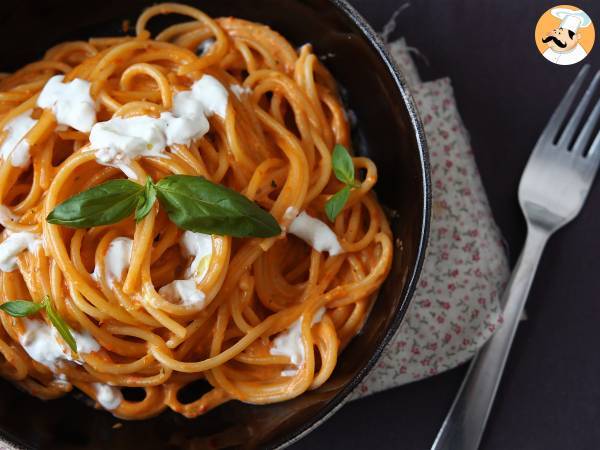 Cremet pasta med burrata og cherrytomater - foto 2