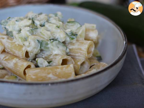 Cremet pasta med courgetter, velsmagende og meget hurtig opskrift