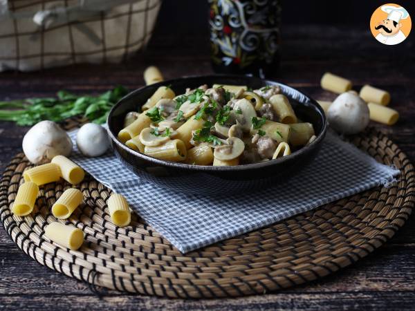 Cremet pasta med svampe og pølse - foto 2