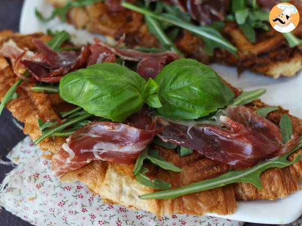 Croffle, den vaffelformede croissant med figensyltetøj, gedeost og iberisk skinke