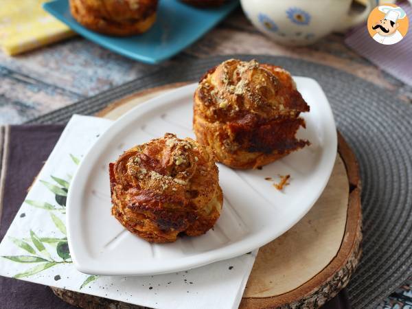 Cruffins, en kombination af en croissant og en muffin, i dette tilfælde med parmesan- og mozzarellaost. - foto 4