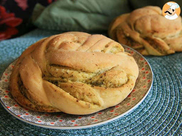 Flettede brødruller med grøn pesto