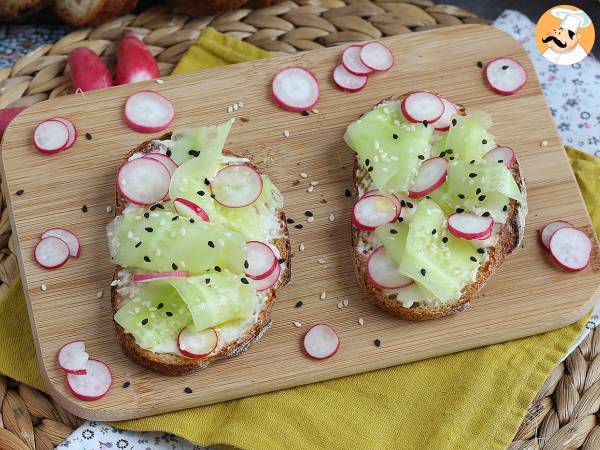 Flødeostsandwiches med agurk og radiser