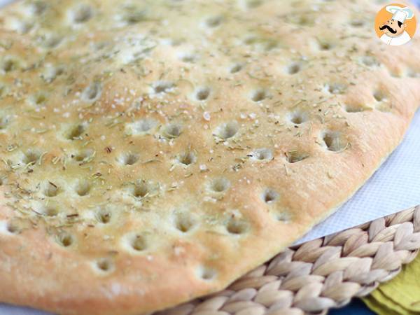 Focaccia, italiensk brød med rosmarin - foto 2