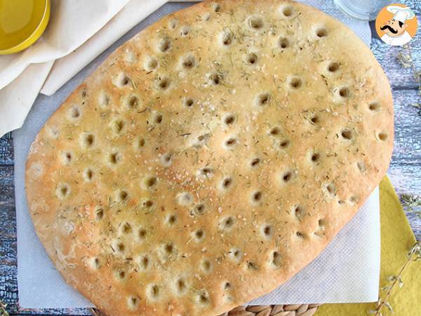 Focaccia, italiensk brød med rosmarin - foto 3