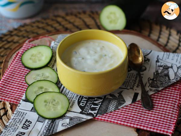 Græsk yoghurt, agurk og løgsauce