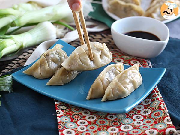 Gyozas med kylling, gulerødder og svampe