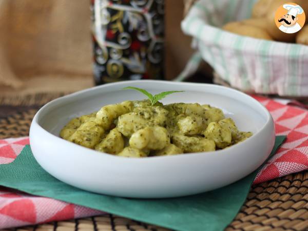 Hjemmelavede kartoffelgnocchi med pesto