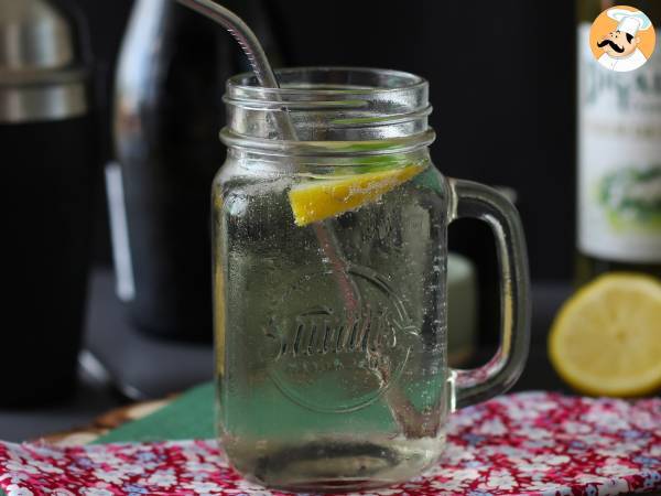 Hugo Spritz med hyldeblomstsirup, en frisk og sød cocktail