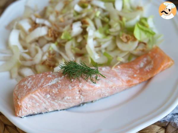 Hvordan steger man en laksesteak på panden?