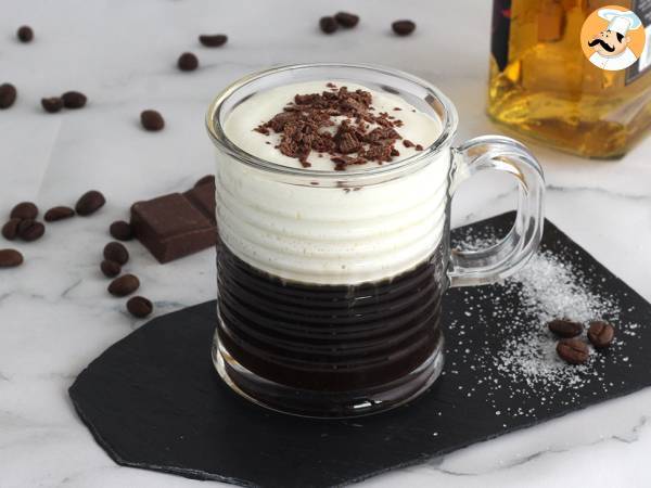 Irish Coffee (kaffe med whisky og flødeskum)