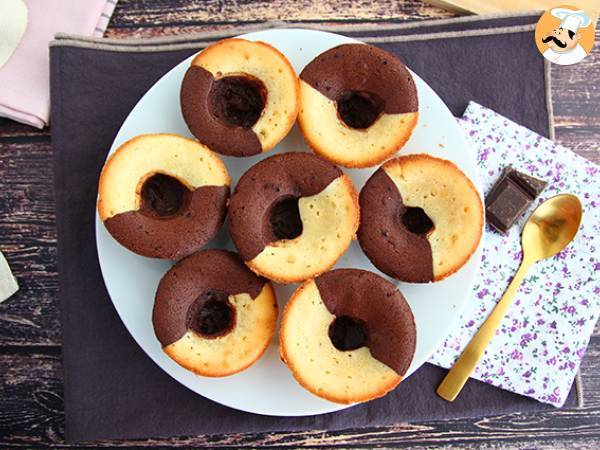 Kage med dobbelt smag af chokolade/vanilje og chokolade i midten