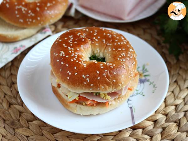 Kalkunbagelsandwich, coleslaw, hårdkogt æg - foto 2