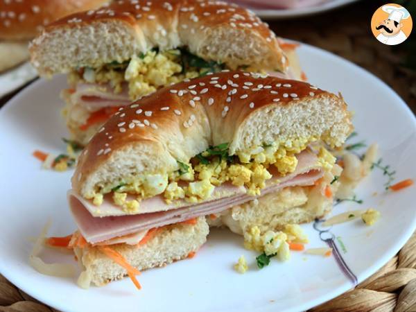 Kalkunbagelsandwich, coleslaw, hårdkogt æg - foto 4