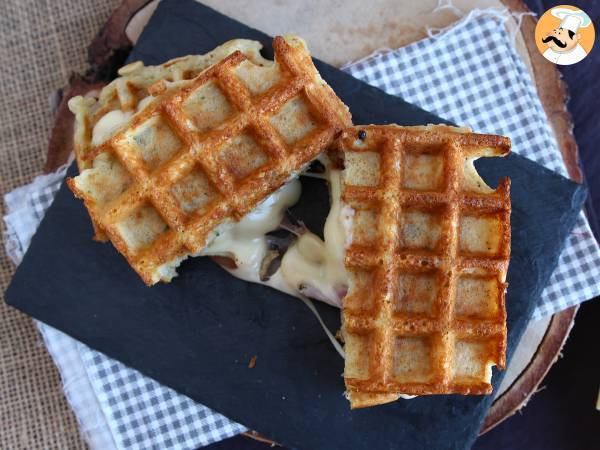 Kartoffelvaffelsandwich med raclette, den ultimative comfort food - foto 2