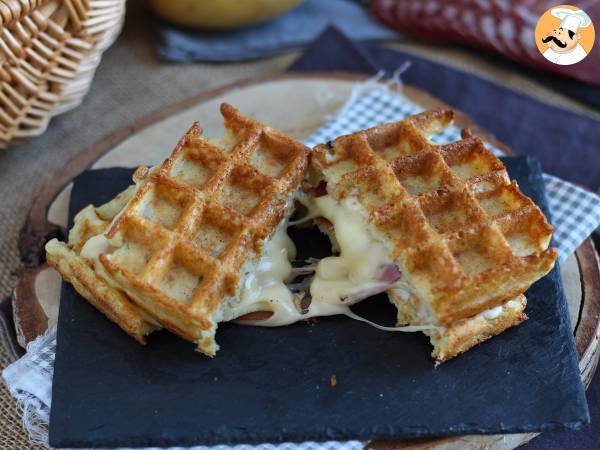 Kartoffelvaffelsandwich med raclette, den ultimative comfort food - foto 4