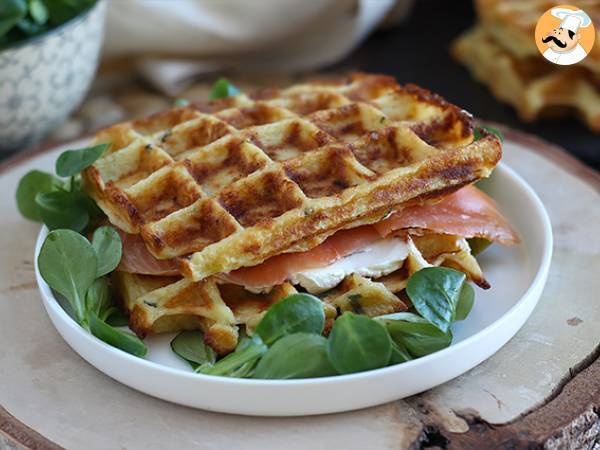 Kartoffelvafler - Vaffelsandwich med røget laks og fromage frais