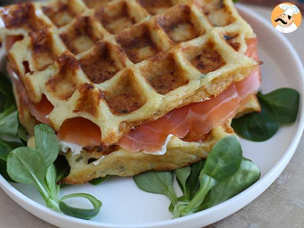 Kartoffelvafler - Vaffelsandwich med røget laks og fromage frais - foto 3