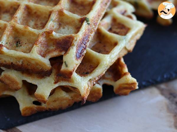 Kartoffelvafler - Vaffelsandwich med røget laks og fromage frais - foto 4