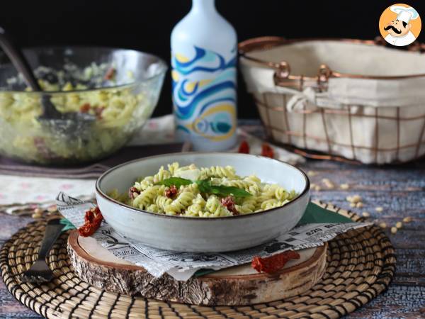 Kold pasta med courgettepesto, bøffelmozzarella og soltørrede tomater - foto 3