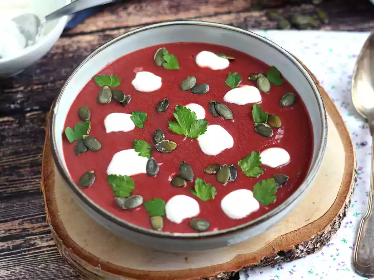 Nem og farverig rødbedesuppe
