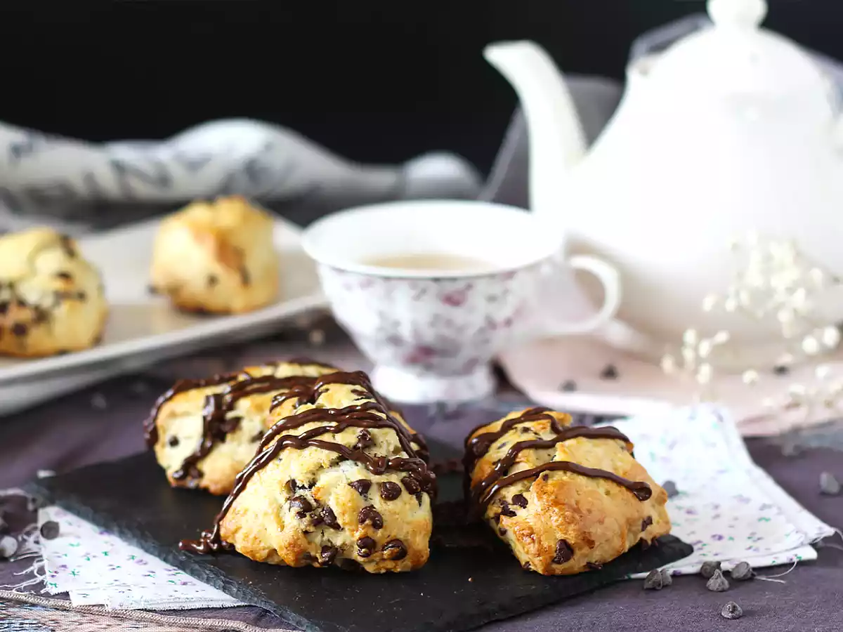 Nemme, luftige chokoladescones - foto 4