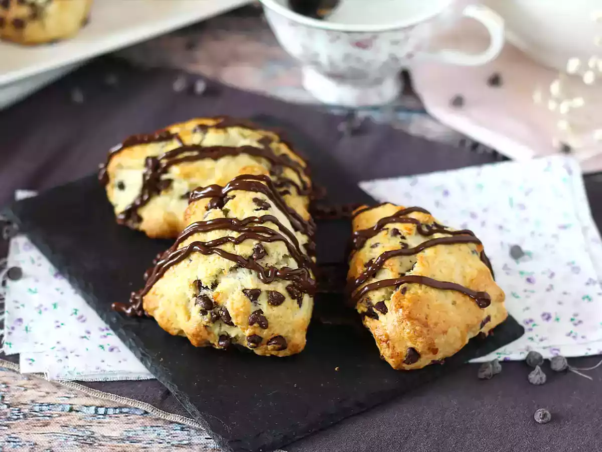 Nemme, luftige chokoladescones - foto 6
