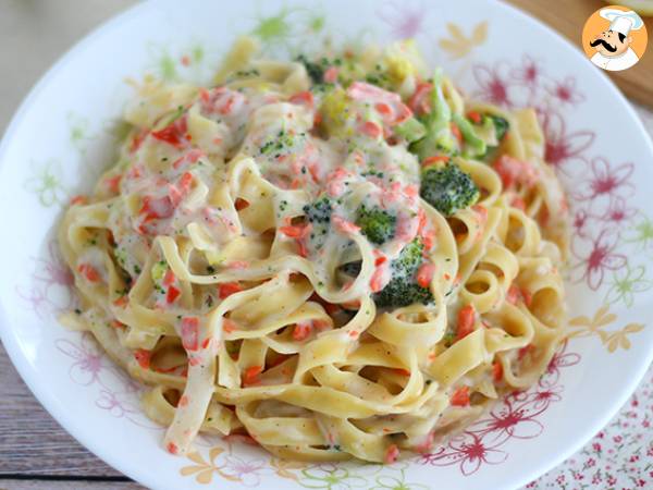 One pot pasta - Tagliatelle med laks og broccoli - foto 2