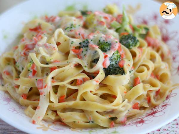 One pot pasta - Tagliatelle med laks og broccoli - foto 4