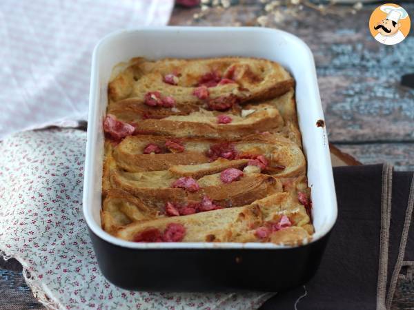 Ovnbagt fransk toast med pink praline-topping, en ultra-gourmet-opskrift