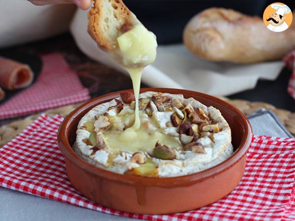 Ovnristet camembert med honning og valnødder